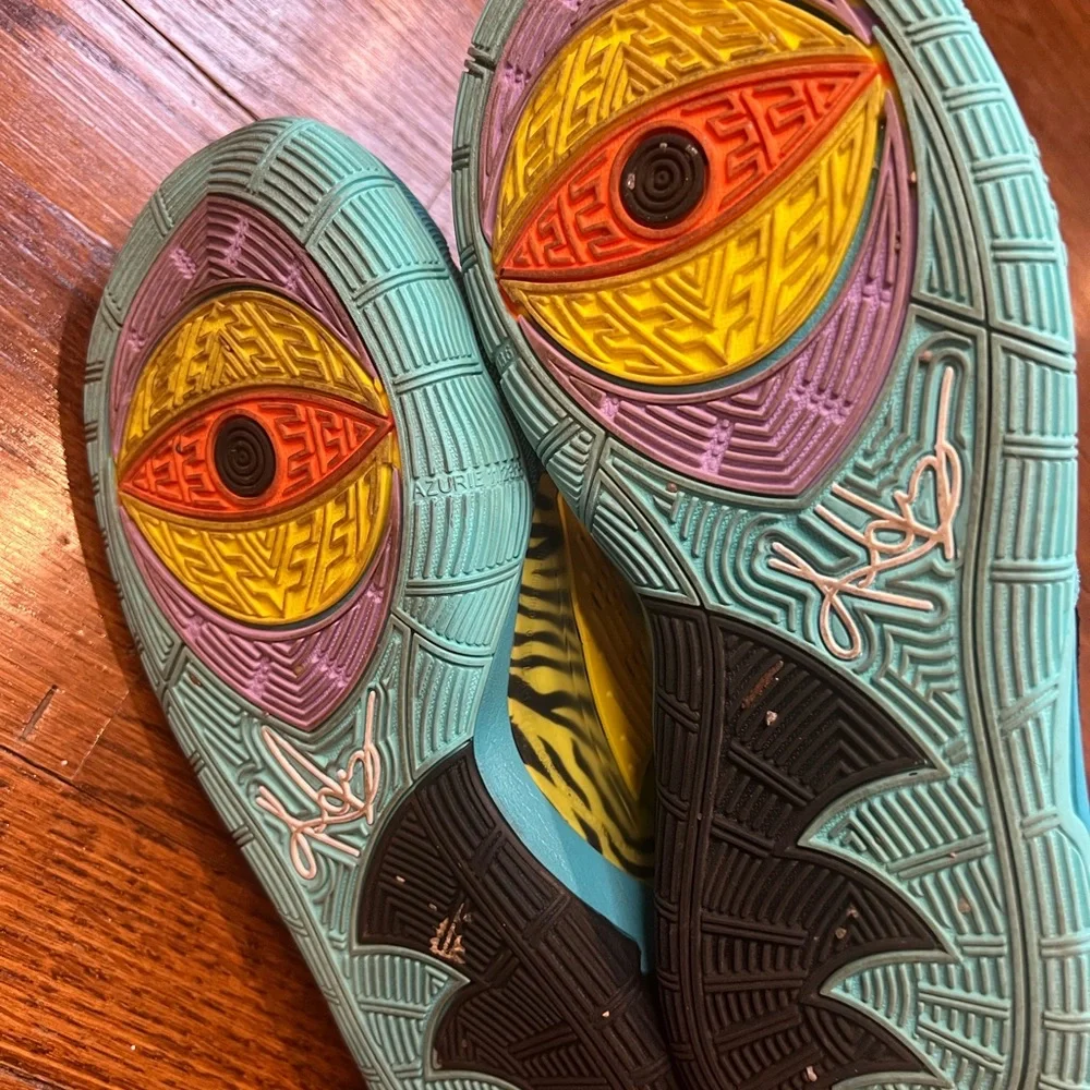 Nike Kyrie 6 Sneakers - Size 6Y